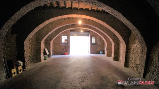 Foto Locale commerciale a Colle di Val d'Elsa Abbadia, Campolungo di 140 m²