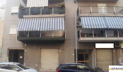 Foto Magazzino in Via Giuseppe Impastato, Palermo Montepellegrino di 300 m²