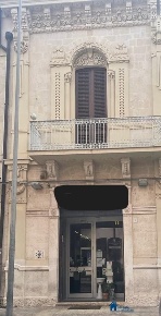 Foto Locale commerciale a Capurso di 200 m² con 2 locali in vendita