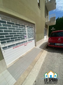Foto Magazzino in VIA MARIA RIPOSO, Alcamo Centro di 150 m² con 2 locali