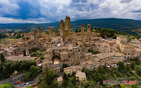 Foto Locale commerciale a San Gimignano di 400 m² in vendita