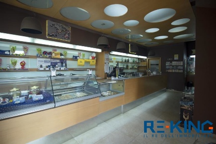 Foto Attività commerciale in Via Gallipoli, Galatina Centro di 70 m²