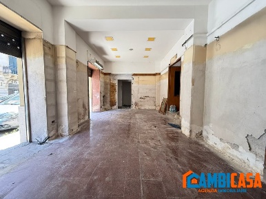 Foto Locale commerciale a Palermo Borgo Vecchio di 160 m² con 4 locali