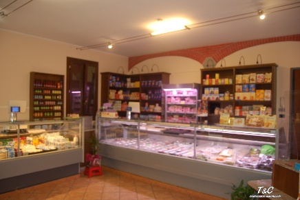 Foto Locale commerciale in VIA MATTEOTTI, Torre Pellice Centro di 80 m²