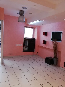 Foto Locale commerciale in via avignonesi, Roma Barberini di 150 m²