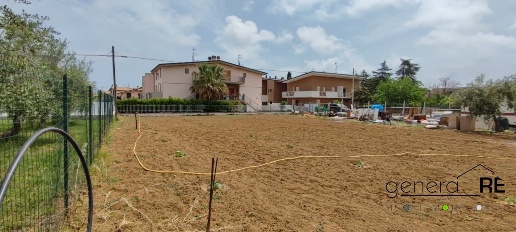 Foto Terreno edificabile in via san martino, Città Sant'Angelo di 591 m²