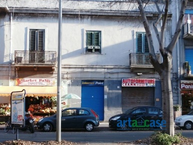 Foto Locale commerciale in via la farina, Messina La Farina - Stazione
