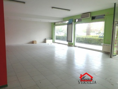 Foto Ufficio a Massa Marina di Massa Centro di 300 m² con 8 locali