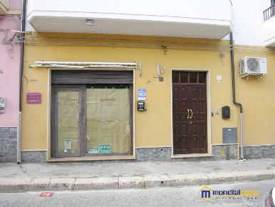 Foto Locale commerciale in via Dei Medici, Pachino Centro di 32 m²