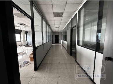 Foto Ufficio a San Martino Buon Albergo di 264 m² in vendita