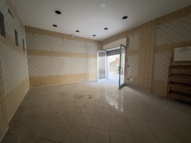 Foto Locale commerciale in Via Roma, Acerra Centro di 50 m² con 2 locali