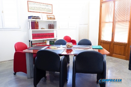 Foto Ufficio a Este Centro Storico di 134 m² con 8 locali in vendita