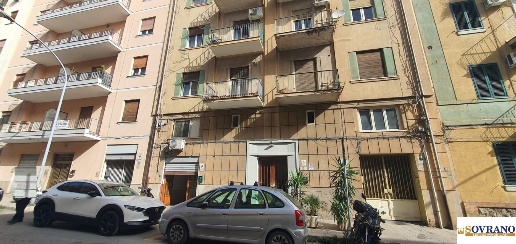 Foto Locale commerciale a Palermo Zisa di 53 m² con 1 locali in vendita