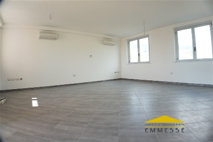 Foto Ufficio a Massa Centro di 80 m² con 3 locali in vendita