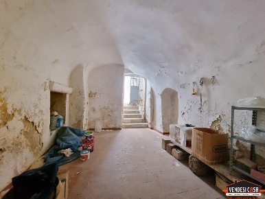 Foto Magazzino in Via Lunga, Adelfia di 20 m² con 1 locali in vendita