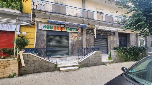 Foto Locale commerciale in VIA DUCA D'AOSTA, Casoria Centro di 110 m²