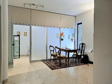Foto Locale commerciale a Massarosa di 60 m² con 2 locali in vendita