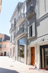 Foto Ufficio in Via Bebbia, Vasto Centro Storico di 141 m² con 9 locali