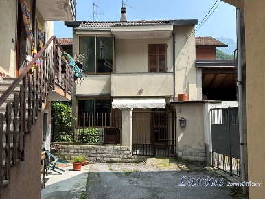 Foto Casa indipendente in via Colombera, Valbrona Maisano di 100 m²