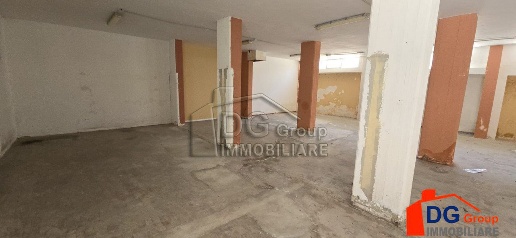 Foto Magazzino in VIALE EUROPA, Alcamo Centro di 400 m² con 2 locali