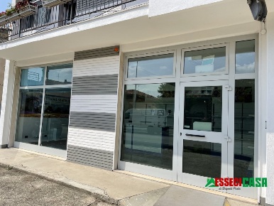 Foto Ufficio in Via Lusardi, Calvenzano di 90 m² con 2 locali in affitto