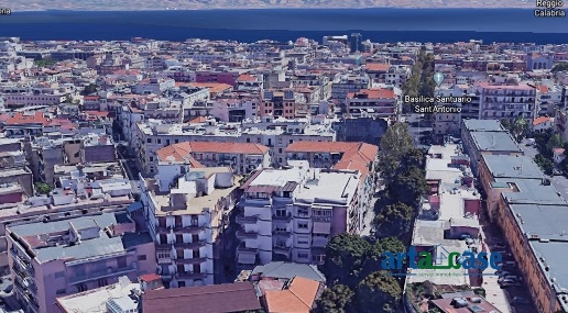 Foto Locale commerciale in Via Santa Cecilia, Messina Battisti - Avignone
