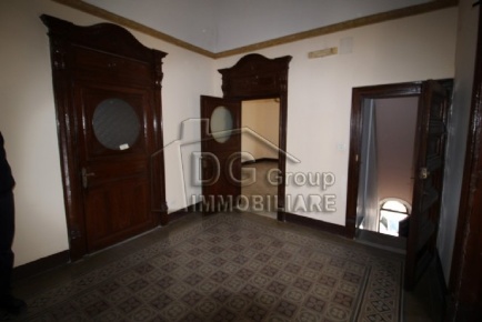 Foto Ufficio in coeso vi aprile, Alcamo Centro di 130 m² con 5 locali
