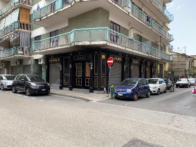 Foto Locale commerciale in Via Giovanni XXIII, Acerra Centro di 100 m²