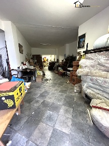 Foto Magazzino a Poggio Mirteto Centro di 236 m² con 3 locali in vendita
