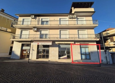 Foto Locale commerciale in Via Martiri Zanolli, Miglianico Centro di 41 m²