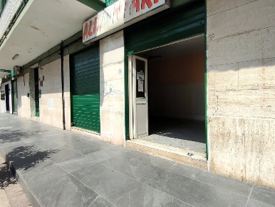 Foto Locale commerciale in VIA FERRARA, Arzano di 63 m² con 1 locali