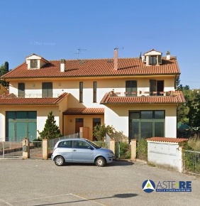 Foto Locale commerciale in localita La Rosa via Volterrana, Terricciola