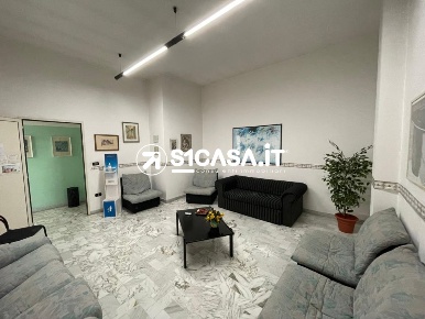 Foto Locale commerciale in Viale Aldo Moro, Galatone Centro di 100 m²