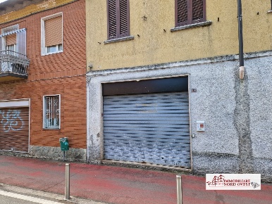 Foto Locale commerciale in Via Mazzini, Sedriano Centro di 70 m² in vendita
