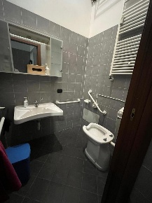 Foto Negozio a Alessandria di 160 m² con 3 locali in vendita