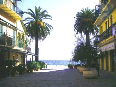 Foto Attività commerciale a Alassio di 80 m² con 1 locali in vendita
