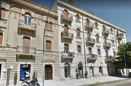 Foto Negozio in Via C. Battisti, Messina Centro Storico di 65 m² in affitto