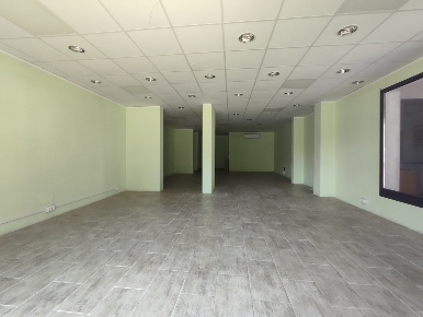 Foto Locale commerciale a Follonica di 100 m² con 1 locali in affitto
