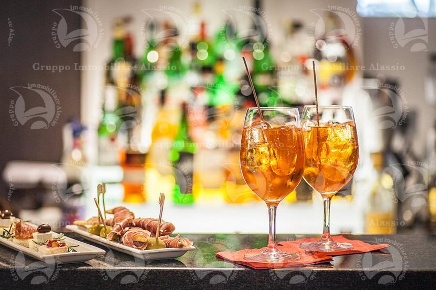 Foto Bar a Alassio di 40 m² con 2 locali in vendita