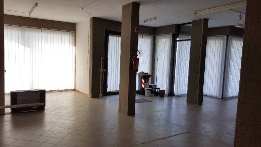 Foto Locale commerciale a Montemurlo Fornacelle di 115 m² in affitto