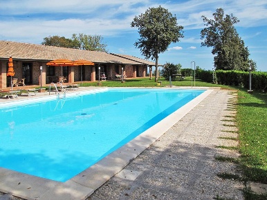 Foto Agriturismo a Massa Marittima di 549 m² con 24 locali in vendita