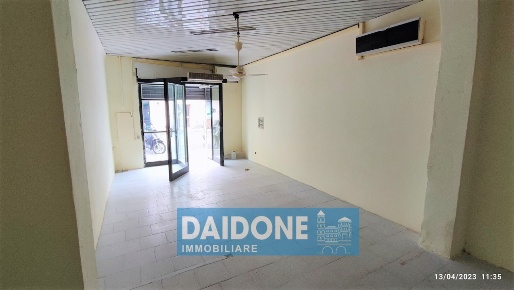 Foto Locale commerciale a Livorno Pontino - Bastia di 39 m² con 1 locali