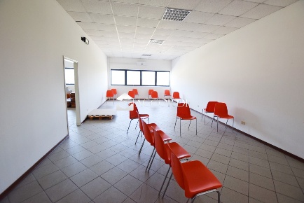 Foto Attività commerciale a Pederobba Centro di 147 m² con 5 locali