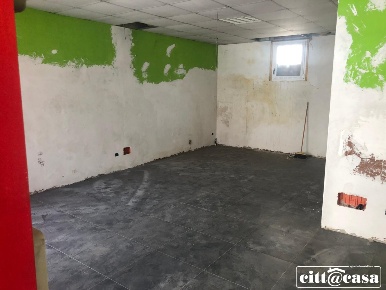 Foto Negozio in Via Cristoforo Colombo, Cavagnolo di 75 m² con 1 locali