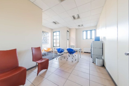 Foto Ufficio in VIA DEI MESTIERI, Concorezzo Centro di 200 m² con 4 locali