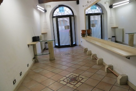 Foto Locale commerciale in Siena Centro Storico, Siena di 35 m² in vendita