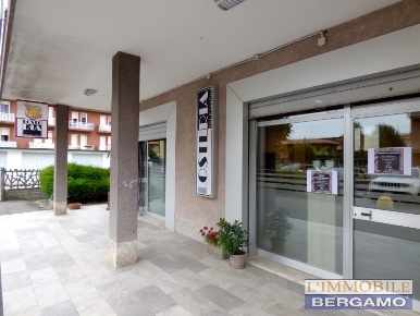 Foto Attività commerciale in via Europa, Covo Centro di 120 m² con 2 locali