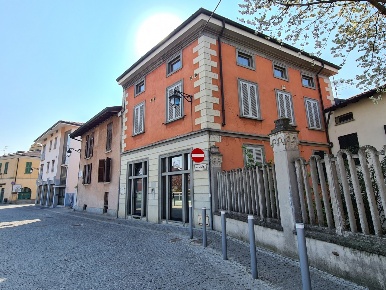 Foto Ufficio a Treviglio di 462 m² con 10 locali in vendita