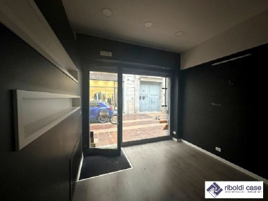 Foto Negozio in VIA GARIBALDI, Seregno Umberto I - Garibaldi di 40 m²