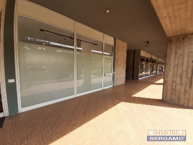 Foto Ufficio a Villa di Serio di 75 m² con 4 locali in affitto